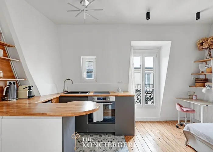 Parenthese Parisienne Sous Les Toits - Luxembourg * 파리