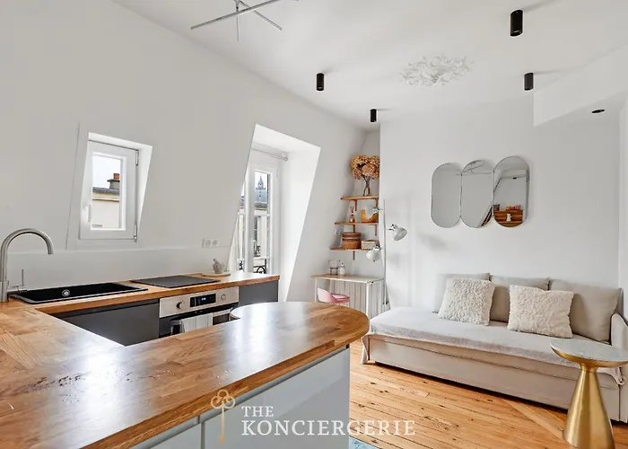 Parenthese Parisienne Sous Les Toits - Luxembourg * 파리
